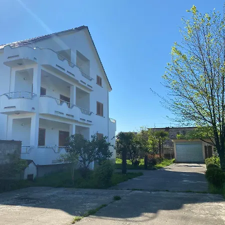 Familiar With Big Garden Villa